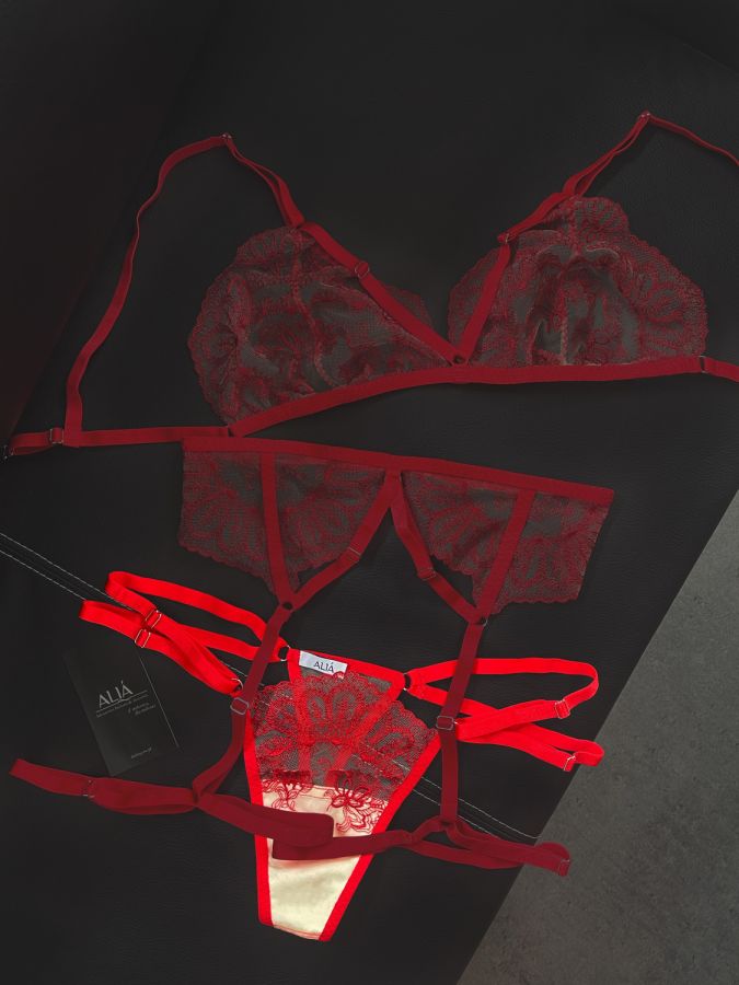 Zmysłowe czerwone stringi Alia Natie Set