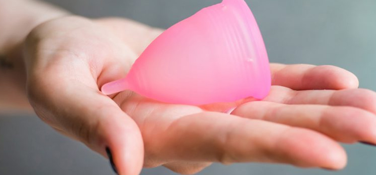 Kubeczek menstruacyjny. Jak go używać? 